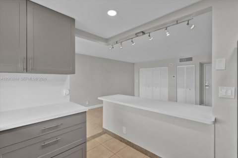 Condominio en venta en Sunny Isles Beach, Florida, 2 dormitorios, 83.05 m2 № 2274973 - foto 14