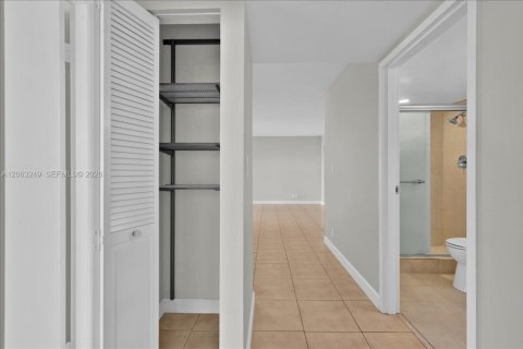Condominio en venta en Sunny Isles Beach, Florida, 2 dormitorios, 83.05 m2 № 2274973 - foto 23