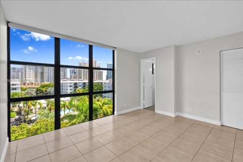 Condominio en venta en Sunny Isles Beach, Florida, 2 dormitorios, 83.05 m2 № 2274973 - foto 17