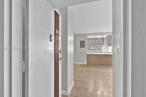 Condominio en venta en Sunny Isles Beach, Florida, 2 dormitorios, 83.05 m2 № 2274973 - foto 24