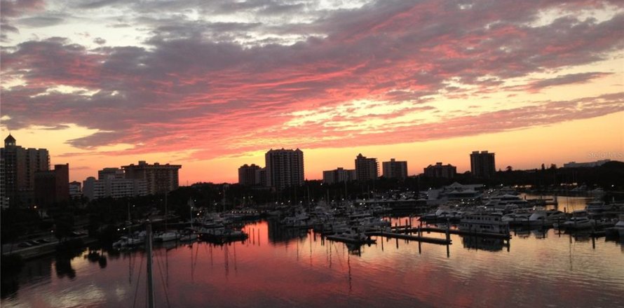 Condo in Sarasota, Florida, 3 bedrooms  № 2094600