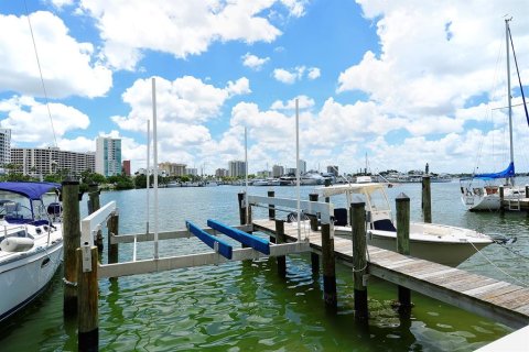 Condo in Sarasota, Florida, 3 bedrooms  № 2094600 - photo 3