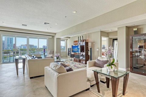 Condo in Sarasota, Florida, 3 bedrooms  № 2094600 - photo 17