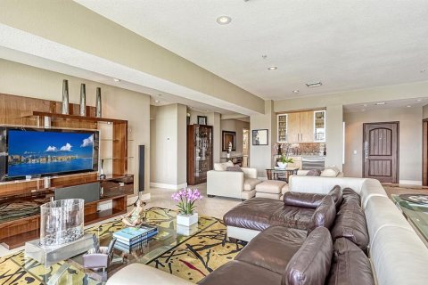Condo in Sarasota, Florida, 3 bedrooms  № 2094600 - photo 11