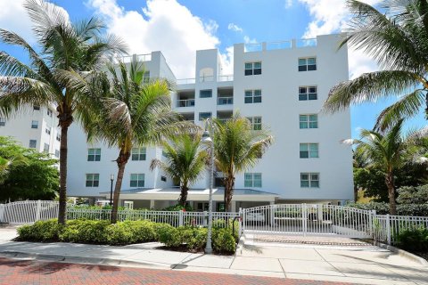Condo in Sarasota, Florida, 3 bedrooms  № 2094600 - photo 2