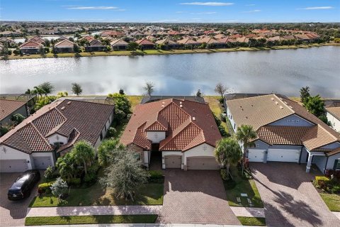 House in Bradenton, Florida 3 bedrooms, 226.96 sq.m. № 2119243