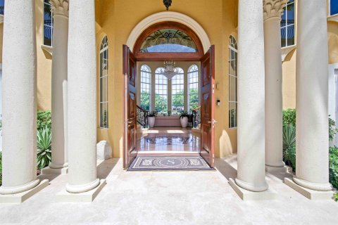 House in Boca Raton, Florida 8 bedrooms, 850.52 sq.m. № 2146966 - photo 10