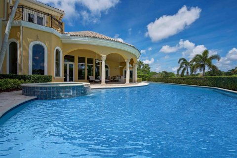 House in Boca Raton, Florida 8 bedrooms, 850.52 sq.m. № 2146966 - photo 6