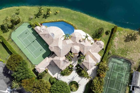 House in Boca Raton, Florida 8 bedrooms, 850.52 sq.m. № 2146966 - photo 4
