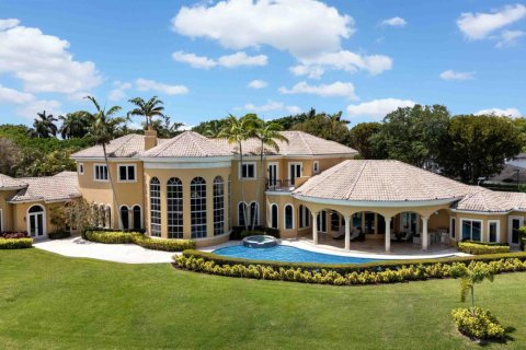 House in Boca Raton, Florida 8 bedrooms, 850.52 sq.m. № 2146966 - photo 5