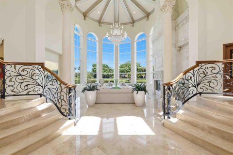 House in Boca Raton, Florida 8 bedrooms, 850.52 sq.m. № 2146966 - photo 11