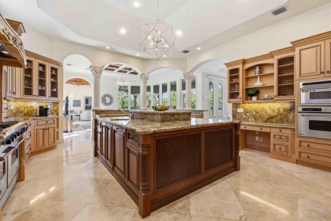 House in Boca Raton, Florida 8 bedrooms, 850.52 sq.m. № 2146966 - photo 21