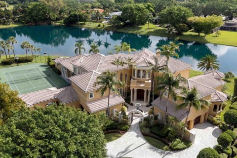 House in Boca Raton, Florida 8 bedrooms, 850.52 sq.m. № 2146966 - photo 2