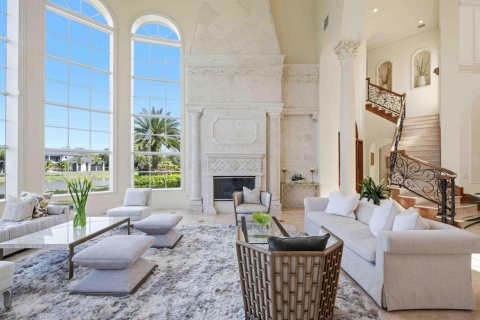 House in Boca Raton, Florida 8 bedrooms, 850.52 sq.m. № 2146966 - photo 15