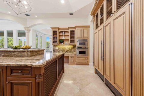 House in Boca Raton, Florida 8 bedrooms, 850.52 sq.m. № 2146966 - photo 26