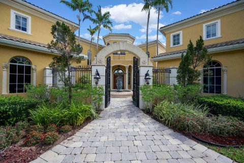 House in Boca Raton, Florida 8 bedrooms, 850.52 sq.m. № 2146966 - photo 8