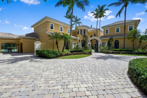 House in Boca Raton, Florida 8 bedrooms, 850.52 sq.m. № 2146966 - photo 7
