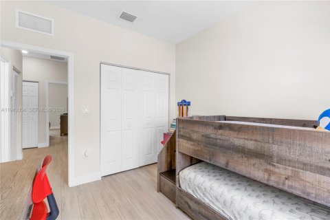 Townhouse in Hialeah, Florida 3 bedrooms, 137.77 sq.m. № 2000303 - photo 19