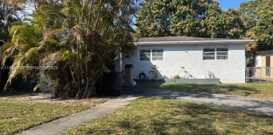 Дом в Норт-Майами, Флорида 3 спальни, 175.59м2 № 2045983