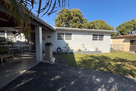 Купить виллу или дом в Норт-Майами, Флорида 3 спальни, 175.59м2, № 2045983 - фото 2