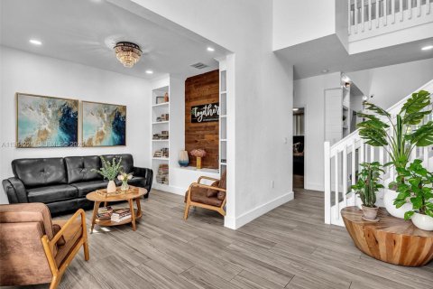 House in Miami, Florida 5 bedrooms, 290.97 sq.m. № 2022123 - photo 9