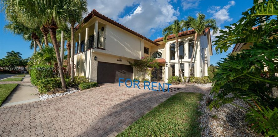 House in Boca Raton, Florida 5 bedrooms, 352.19 sq.m. № 1827543