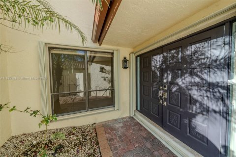 House in Boca Raton, Florida 5 bedrooms, 352.19 sq.m. № 1827543 - photo 3