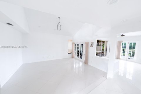 House in Boca Raton, Florida 5 bedrooms, 352.19 sq.m. № 1827543 - photo 7