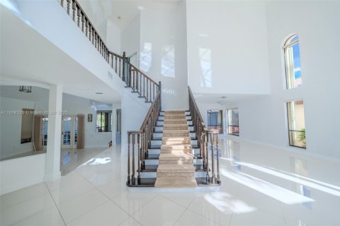 House in Boca Raton, Florida 5 bedrooms, 352.19 sq.m. № 1827543 - photo 4