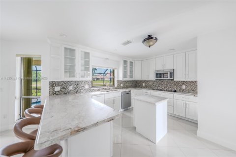House in Boca Raton, Florida 5 bedrooms, 352.19 sq.m. № 1827543 - photo 9