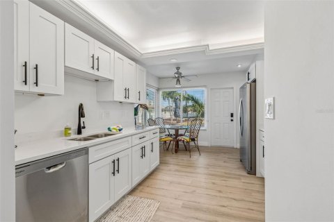 Copropriété à vendre à Gulfport, Floride: 2 chambres, 131.92 m2 № 2147620 - photo 7