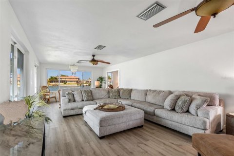 Copropriété à vendre à Gulfport, Floride: 2 chambres, 131.92 m2 № 2147620 - photo 11