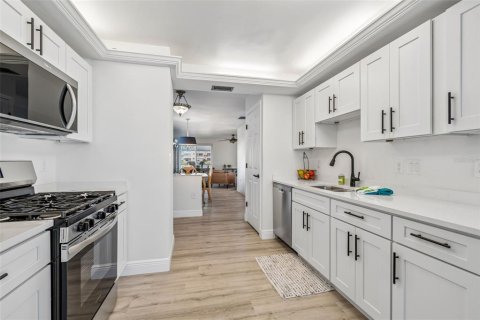 Copropriété à vendre à Gulfport, Floride: 2 chambres, 131.92 m2 № 2147620 - photo 5