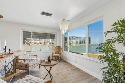 Copropriété à vendre à Gulfport, Floride: 2 chambres, 131.92 m2 № 2147620 - photo 16