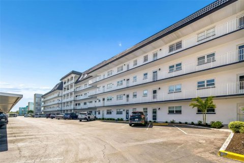 Copropriété à vendre à Gulfport, Floride: 2 chambres, 131.92 m2 № 2147620 - photo 30