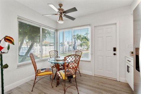 Copropriété à vendre à Gulfport, Floride: 2 chambres, 131.92 m2 № 2147620 - photo 8