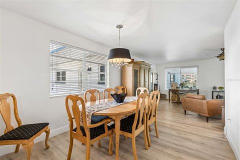 Copropriété à vendre à Gulfport, Floride: 2 chambres, 131.92 m2 № 2147620 - photo 9