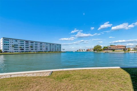 Copropriété à vendre à Gulfport, Floride: 2 chambres, 131.92 m2 № 2147620 - photo 27