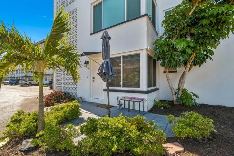 Copropriété à vendre à Gulfport, Floride: 2 chambres, 131.92 m2 № 2147620 - photo 25