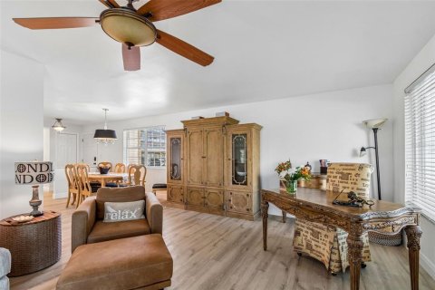 Copropriété à vendre à Gulfport, Floride: 2 chambres, 131.92 m2 № 2147620 - photo 14