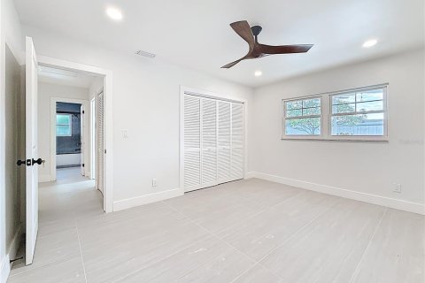 House in Saint Petersburg, Florida 4 bedrooms, 160.91 sq.m. № 1882944 - photo 30