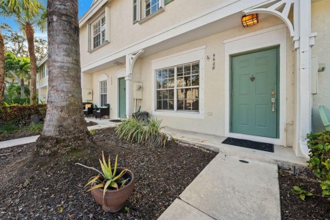 Townhouse in Coral Springs, Florida 2 bedrooms, 108.7 sq.m. № 2084133