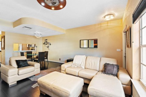 Townhouse in Coral Springs, Florida 2 bedrooms, 108.7 sq.m. № 2084133 - photo 5
