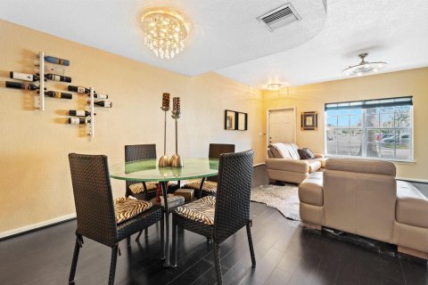 Townhouse in Coral Springs, Florida 2 bedrooms, 108.7 sq.m. № 2084133 - photo 7