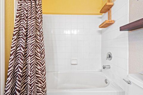 Townhouse in Coral Springs, Florida 2 bedrooms, 108.7 sq.m. № 2084133 - photo 20