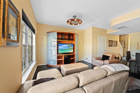 Townhouse in Coral Springs, Florida 2 bedrooms, 108.7 sq.m. № 2084133 - photo 4