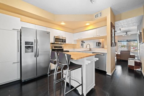 Townhouse in Coral Springs, Florida 2 bedrooms, 108.7 sq.m. № 2084133 - photo 10