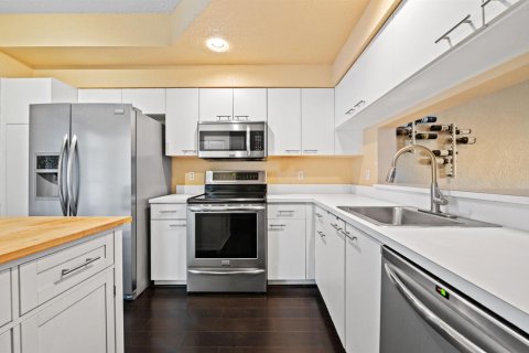 Townhouse in Coral Springs, Florida 2 bedrooms, 108.7 sq.m. № 2084133 - photo 8