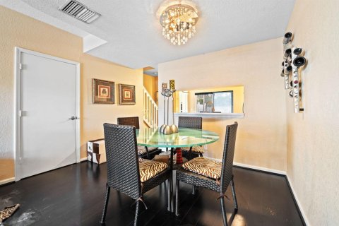 Townhouse in Coral Springs, Florida 2 bedrooms, 108.7 sq.m. № 2084133 - photo 6