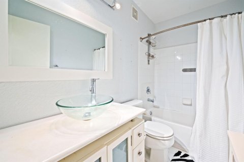 Townhouse in Coral Springs, Florida 2 bedrooms, 108.7 sq.m. № 2084133 - photo 22
